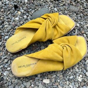 Kelsi Dagger yellow suede knot sandals 🌼
